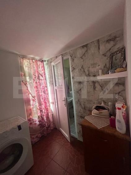 Casă individuală cu 4 camere cu Canalizare în Titu