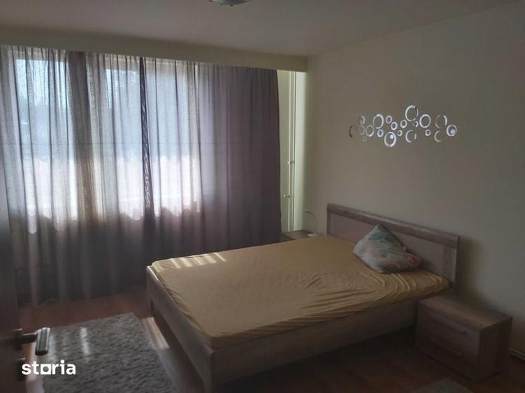 Apartament cu 3 camere decomandat în Calea București