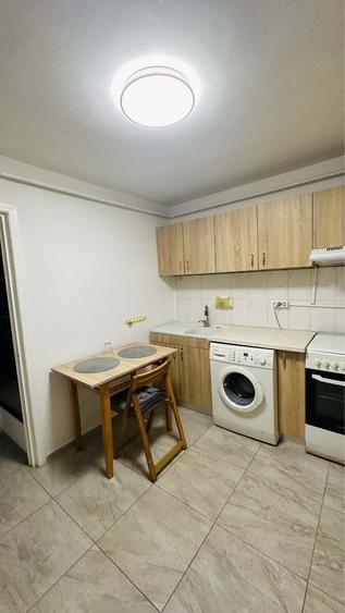 Apartament cu 3 camere semidecomandat în Dacia