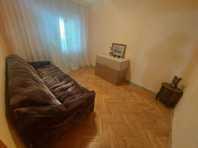 Apartament cu 4 camere decomandat, mobilat în Păcurari