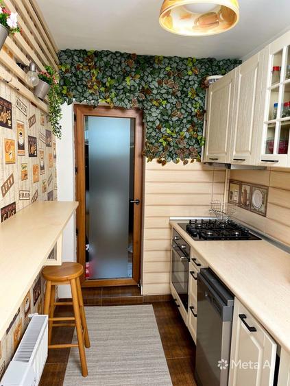 Apartament cu 3 camere semidecomandat în Central