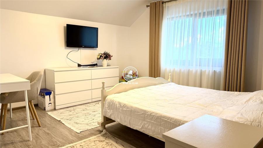 Casă cu 5 camere decomandat cu Garaj în Aroneanu