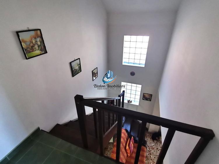 Casă individuală cu 6 camere cu Teren 1000 Mp în Sărata