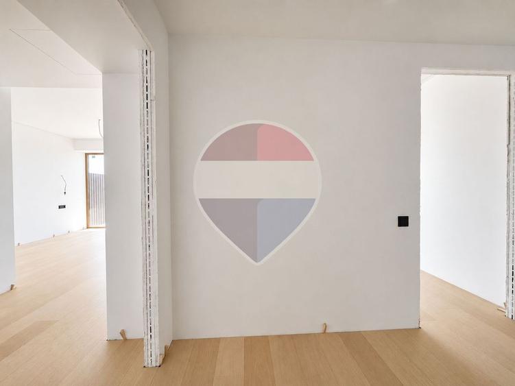 Apartament cu 4 camere decomandat în Pipera