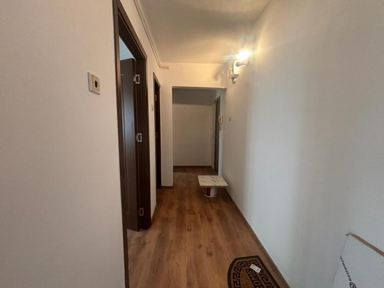 Apartament cu 3 camere decomandat, mobilat în Calea Moldovei