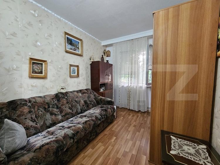 Apartament cu 3 camere semidecomandat în Alexandru cel Bun