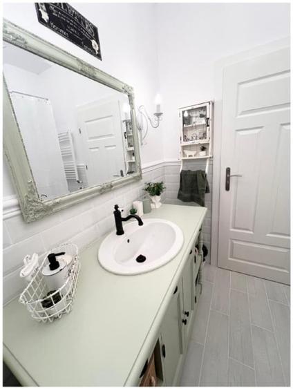 Apartament cu 3 camere semidecomandat, mobilat în Apărătorii Patriei