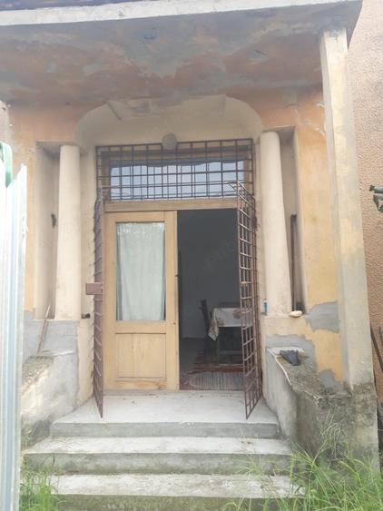 Casă cu 3 camere cu Teren 1800 Mp în Fălcoiu