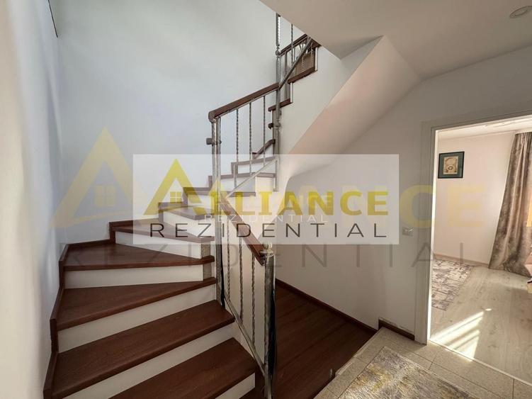 Duplex cu 4 camere cu Canalizare în Central