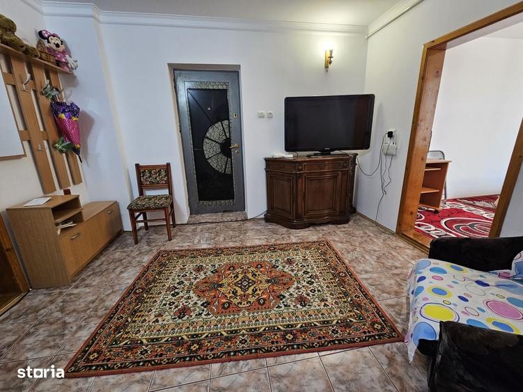 Apartament cu 3 camere decomandat în Universității