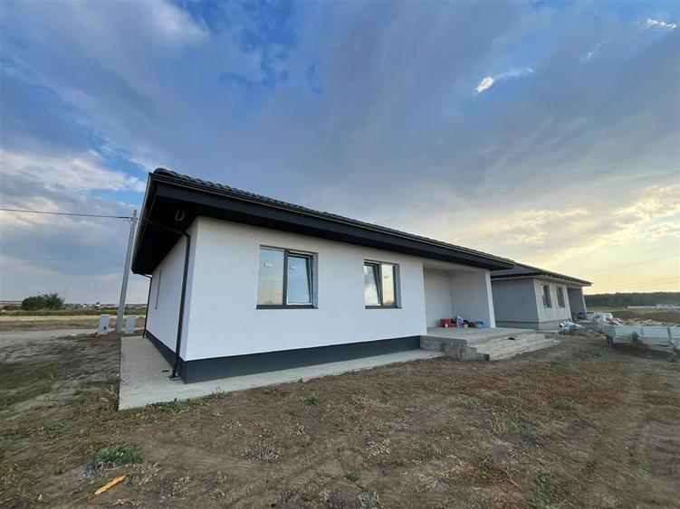 Casă cu 4 camere cu Teren 471 Mp în Cihei