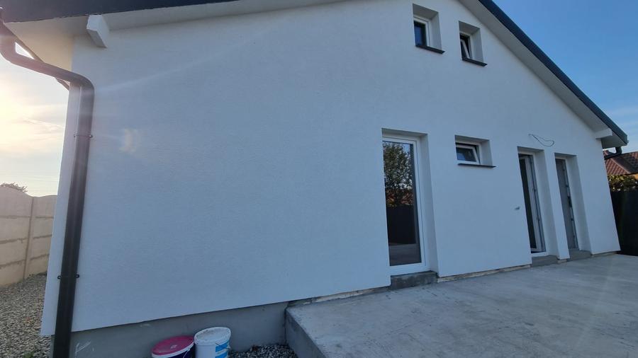 Casă individuală cu 4 camere cu Teren 645 Mp în Lazuri