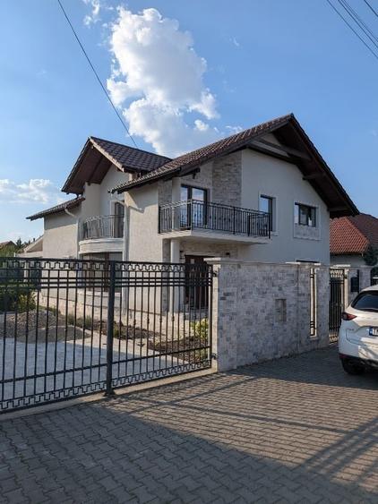 Casă individuală cu 5 camere cu Garaj în Dumbrăvița