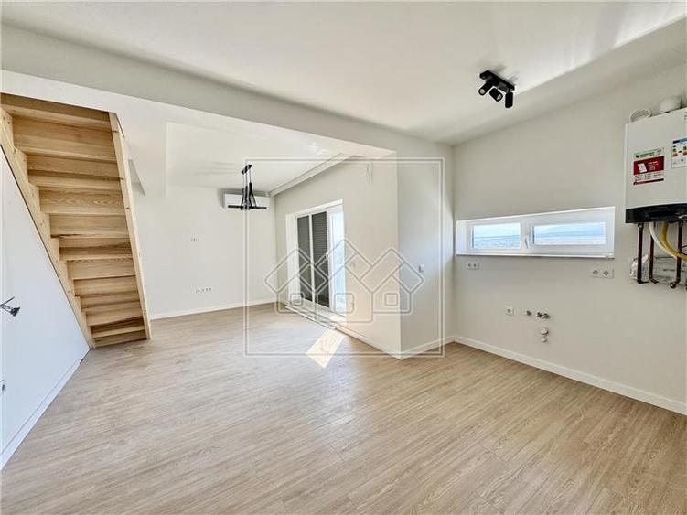 Penthouse cu 4 camere nedecomandat în Exterior Vest