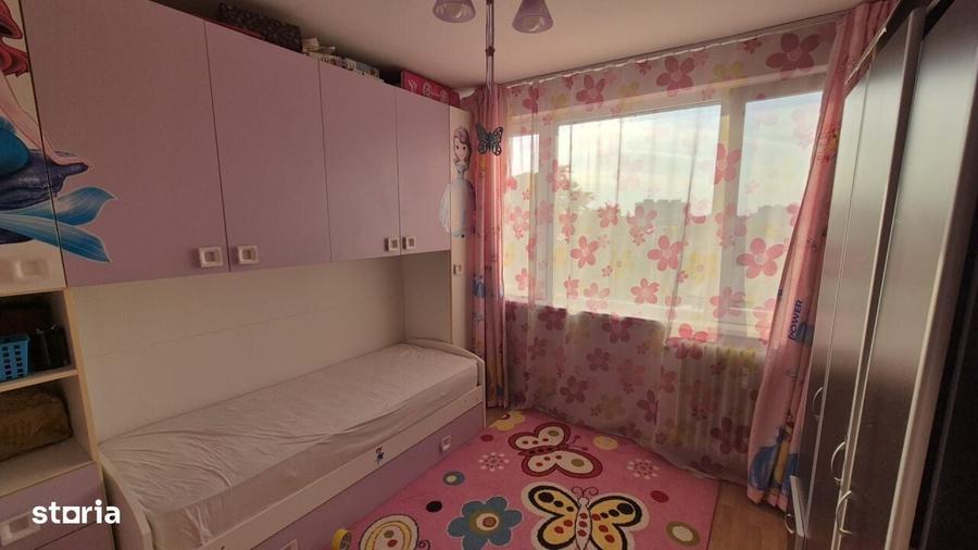 Apartament cu 3 camere semidecomandat în Giurgiului