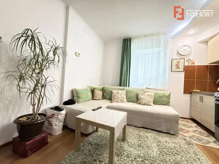 Apartament cu 2 camere semidecomandat, mobilat în Ronaț