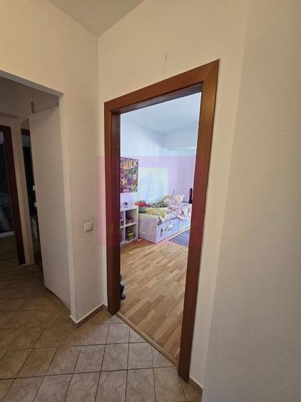 Apartament cu 4 camere decomandat, mobilat în Decebal