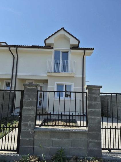 Casă cu 4 camere în Moșnița Veche
