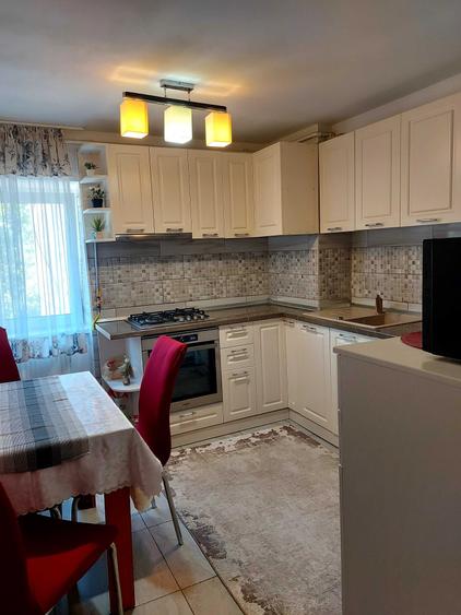 Apartament cu 4 camere decomandat în Ultracentral