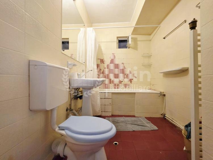 Apartament cu 4 camere decomandat, mobilat în Central