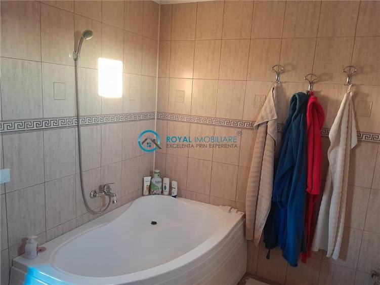 Casă individuală cu 5 camere cu Canalizare în Chițorani