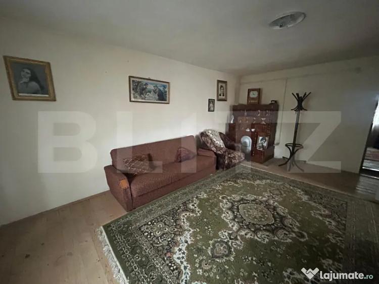 Casă cu 3 camere cu Teren 2700 Mp în Central