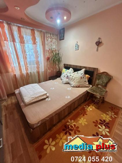 Apartament cu 4 camere semidecomandat în Micro 38