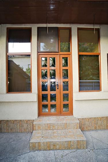 Casă individuală cu 4 camere cu Canalizare în Tătărași