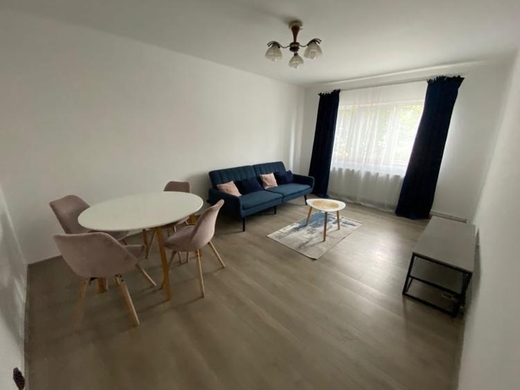 Apartament cu 3 camere decomandat, mobilat în Central