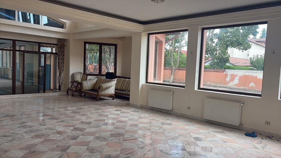 Casă individuală cu 9 camere cu Teren 2500 Mp în Pipera