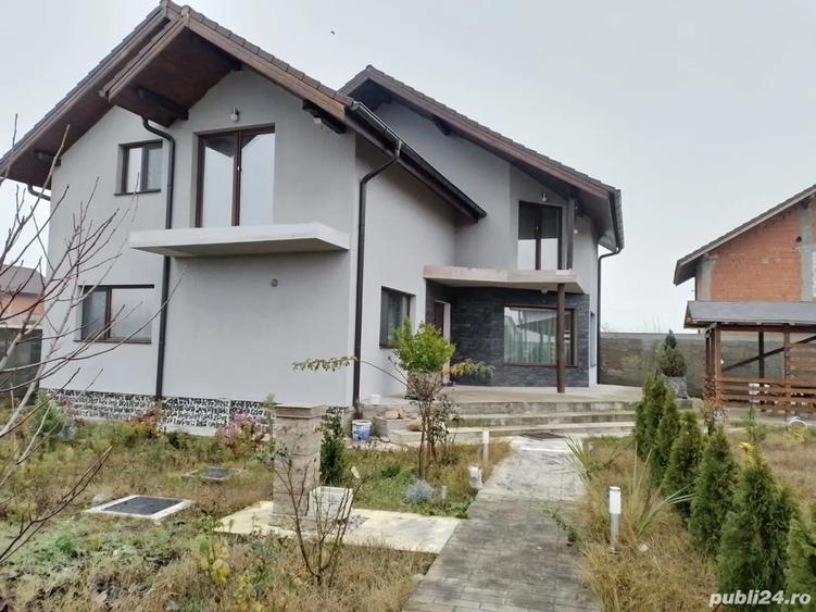 Casă cu Teren 200 Mp în Hinova