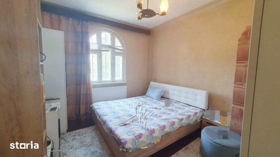 Casă cu 4 camere cu Teren 2101 Mp în Central