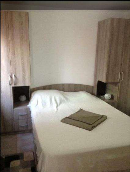 Casă cu 8 camere cu Teren 240 Mp în Universitate