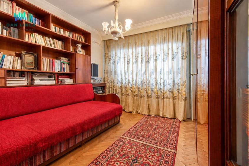 Apartament cu 4 camere decomandat în Central