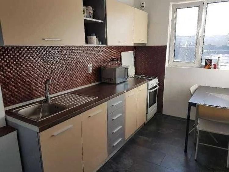 Apartament cu 3 camere decomandat, mobilat în Tineretului