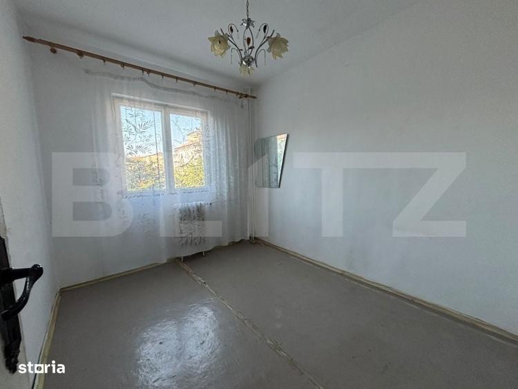Apartament cu 3 camere semidecomandat în Rogerius
