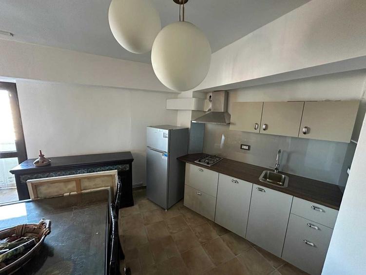 Apartament cu 4 camere decomandat în Centru Civic