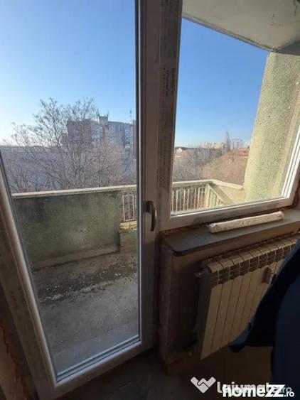 Apartament cu 3 camere decomandat în Calea București