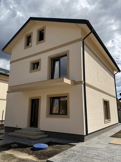Casă cu 4 camere în Central