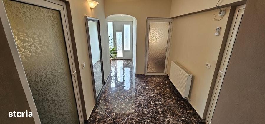 Casă cu 3 camere cu Teren 544 Mp în Central