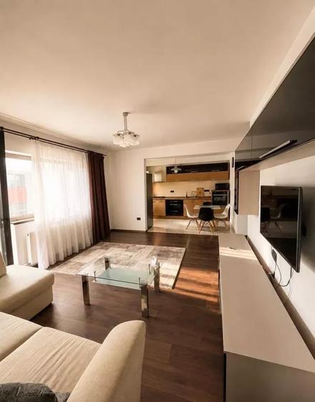 Apartament cu 3 camere semidecomandat în Florești