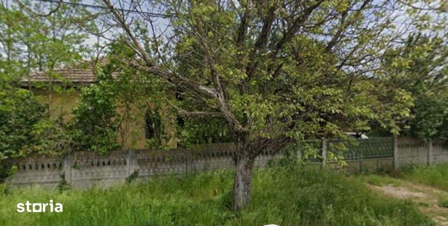 Casă cu 3 camere cu Teren 1200 Mp în Central