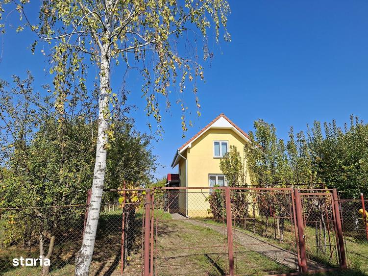 Casă cu 2 camere cu Teren 500 Mp în Bercu Roșu
