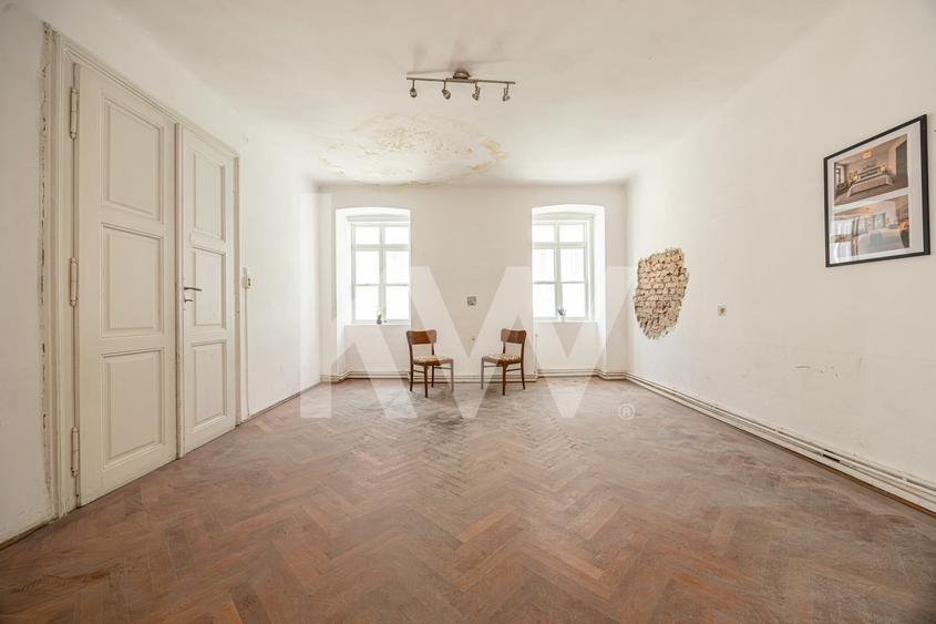 Casă individuală cu 10 camere cu Canalizare în Ultracentral