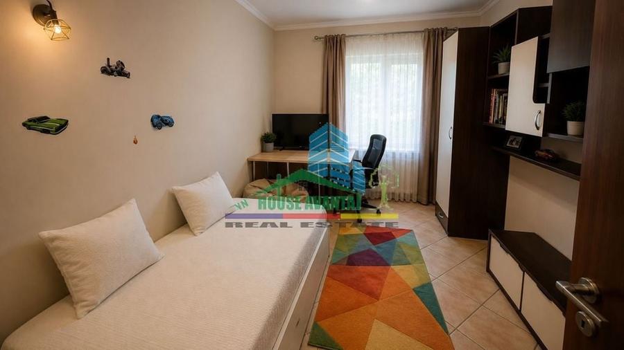 Apartament cu 4 camere decomandat în Ultracentral