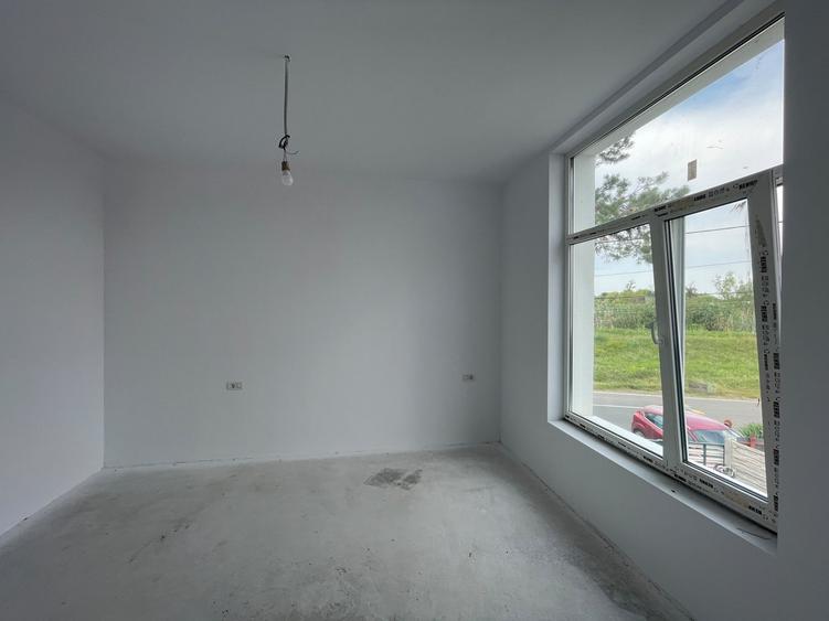 Duplex cu 3 camere cu Canalizare în Plopi