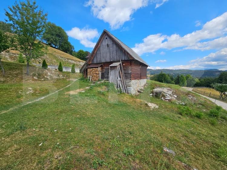 Casă individuală cu 7 camere cu Teren 1855 Mp în Tomuțești