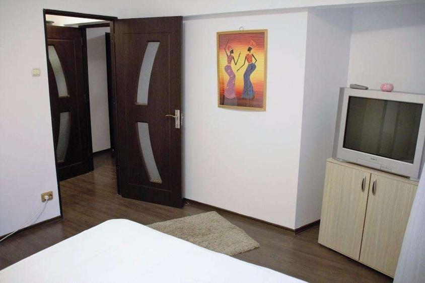Apartament cu 2 camere semidecomandat, mobilat în Panduri