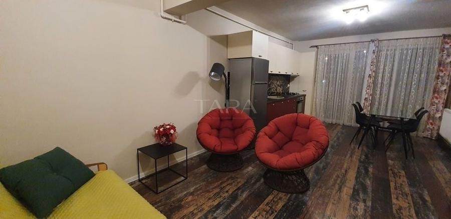 Apartament cu 2 camere semidecomandat, mobilat în Vest