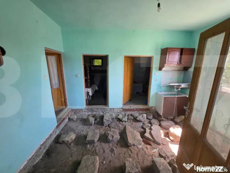 Casă cu 3 camere cu Teren 1856 Mp în Central